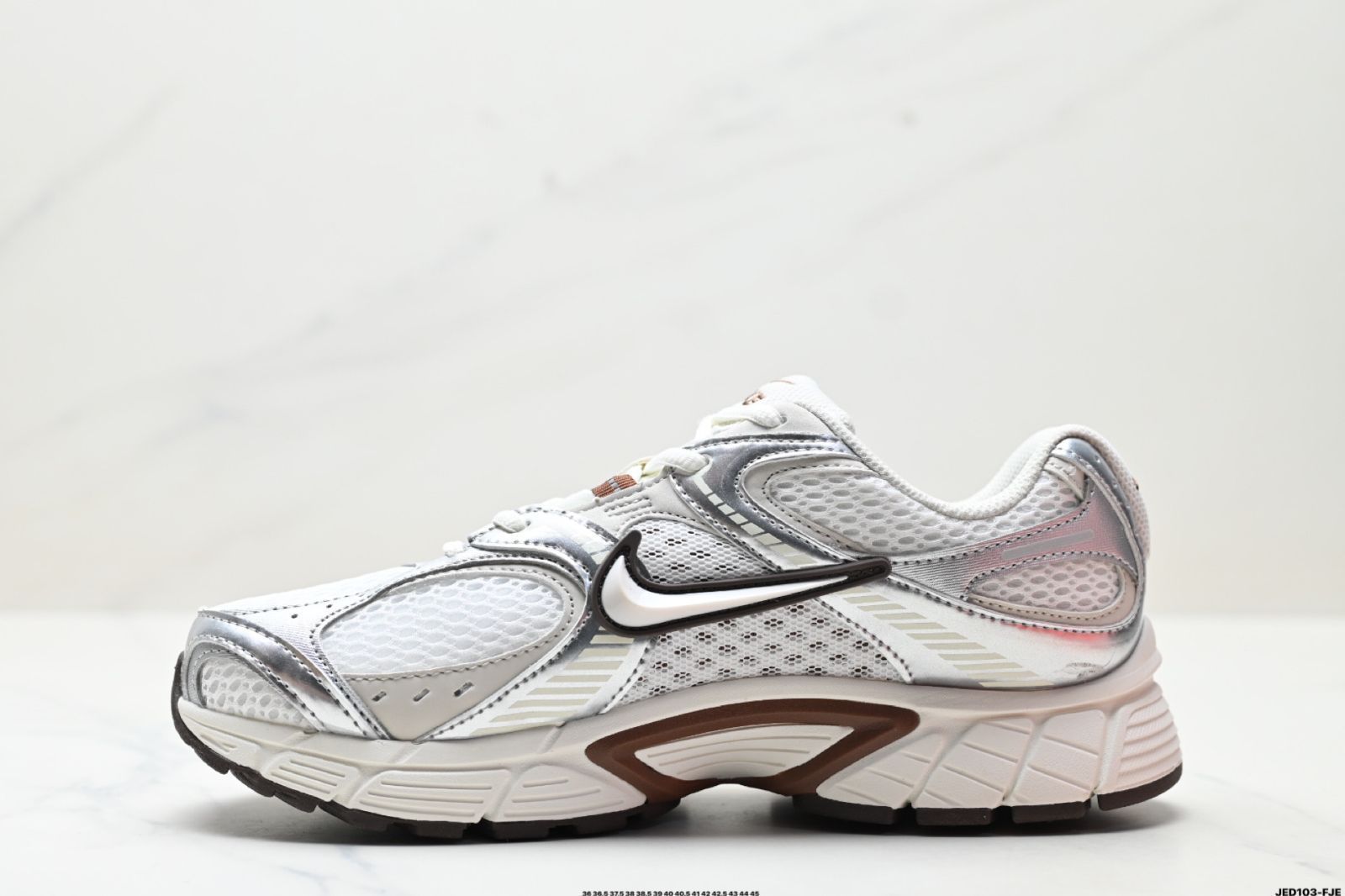 Nike V5 RNR、ナイキ 快適でユニバーサルな滑り止め性能があり、摩耗に強いロートップカジュアルシューズ