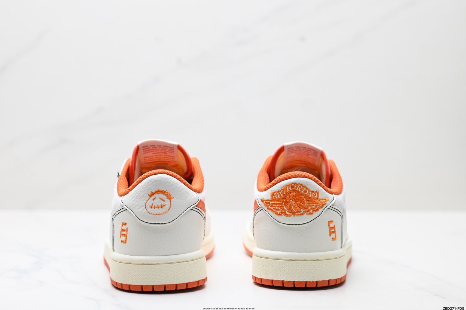トラヴィス・スコット × エア ジョーダン 1 ロー AJ1 の TS フラッシュコラボレーション逆フック低トップカルチャーバスケットボールシューズ トラヴィス・スコット × エア ジョーダン 1 ロー AJ1 の TS フラッシュコラボレーション逆フック低トップカルチャーバスケットボールシューズ