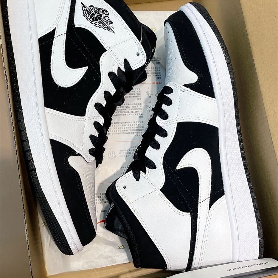 Jordan Air Jordan 1 Mid パンダのバスケットボールシューズ