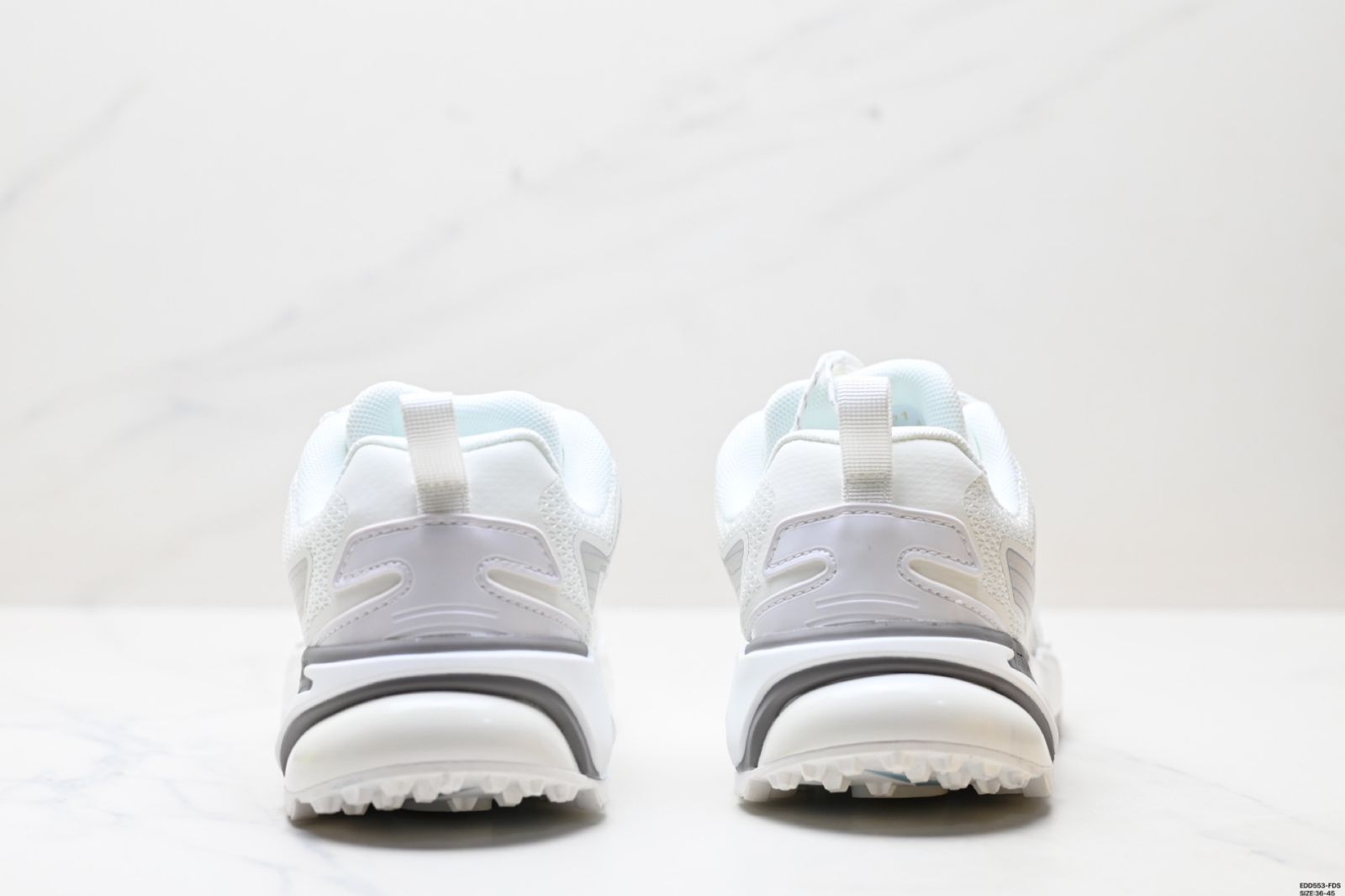 Louis Vuitton / ルイ・ヴィトン Runner Tatic シリーズ レース式厚底 ロートップ アウトドア登山シューズ Louis Vuitton / ルイ・ヴィトン Runner Tatic シリーズ レース式厚底 ロートップ アウトドア登山シューズ