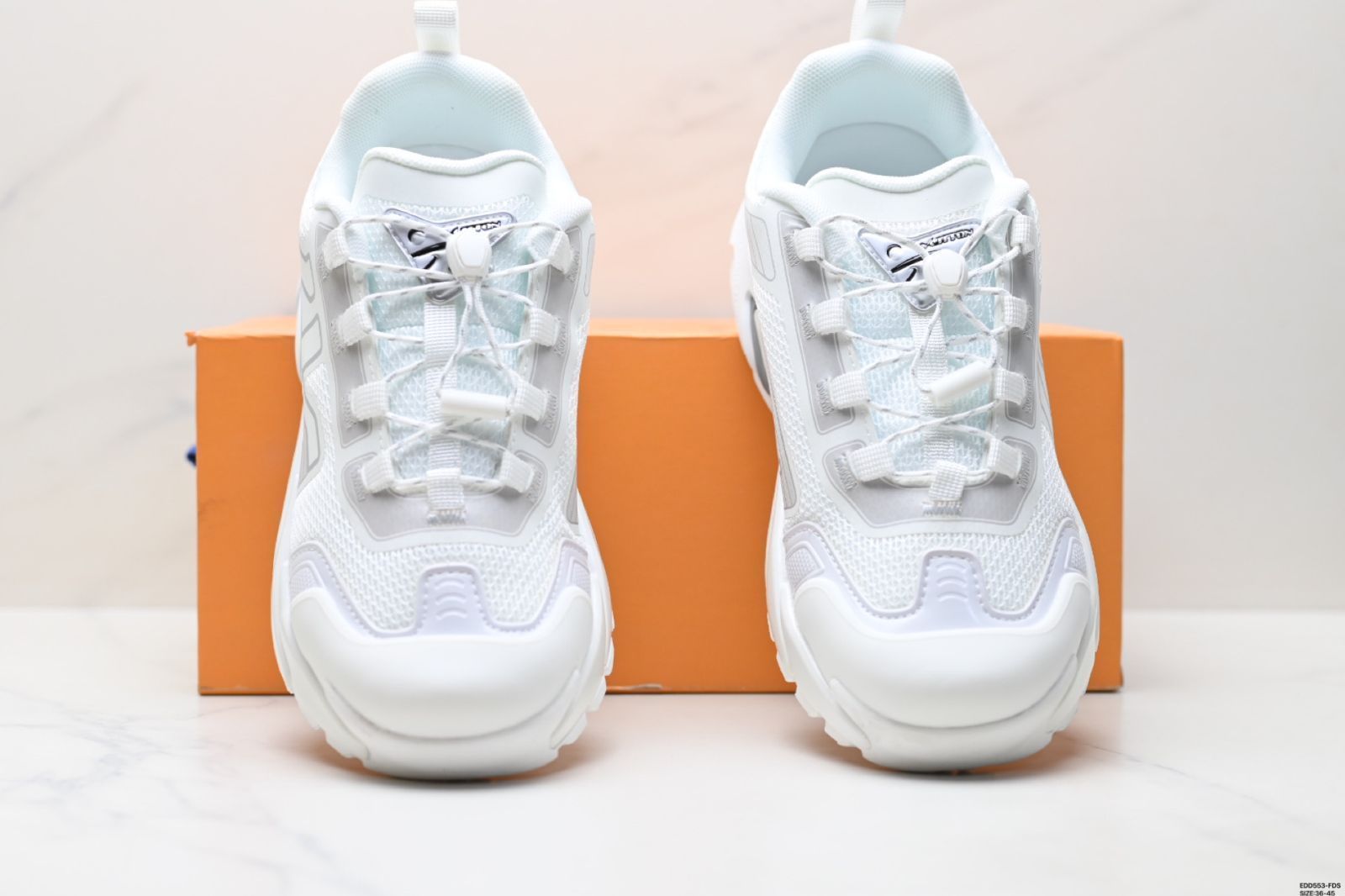 Louis Vuitton / ルイ・ヴィトン Runner Tatic シリーズ レース式厚底 ロートップ アウトドア登山シューズ Louis Vuitton / ルイ・ヴィトン Runner Tatic シリーズ レース式厚底 ロートップ アウトドア登山シューズ