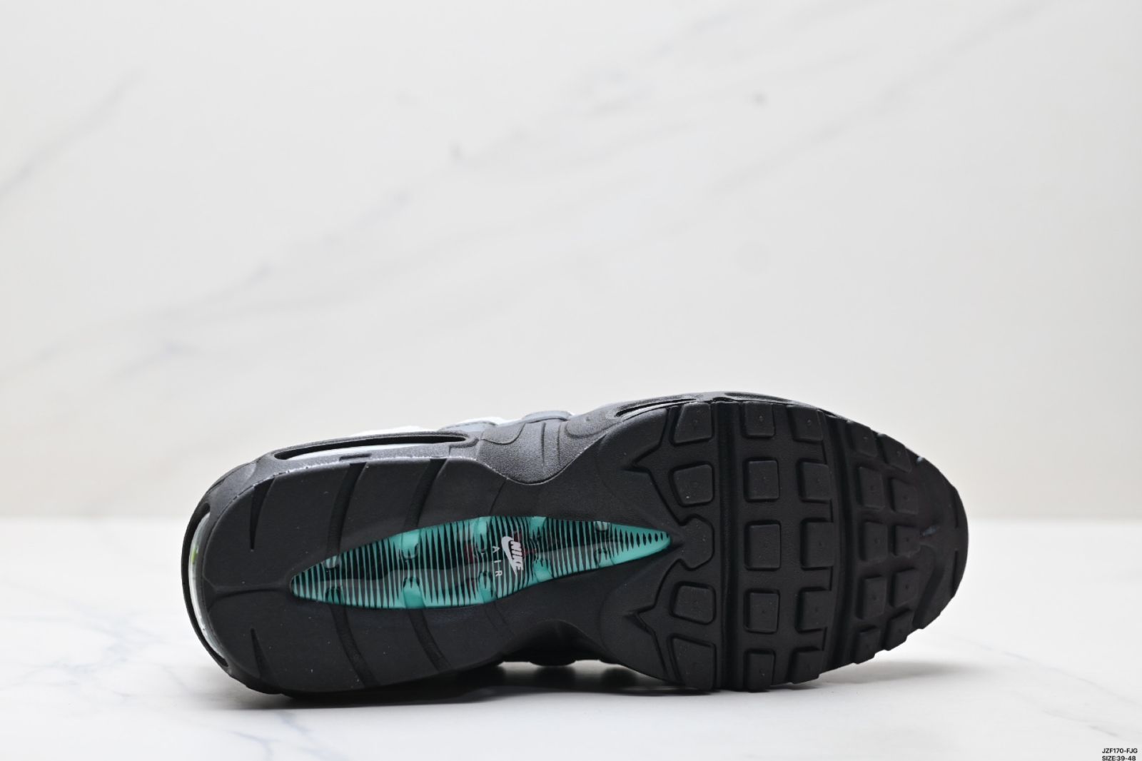 【今日特価】NIKE AIR MAX 95 TT 送料無料 在庫限定セール価格! エアクッション搭載 復古ランニングシューズ マルチユース 【今日特価】NIKE AIR MAX 95 TT 送料無料 在庫限定セール価格! エアクッション搭載 復古ランニングシューズ マルチユース