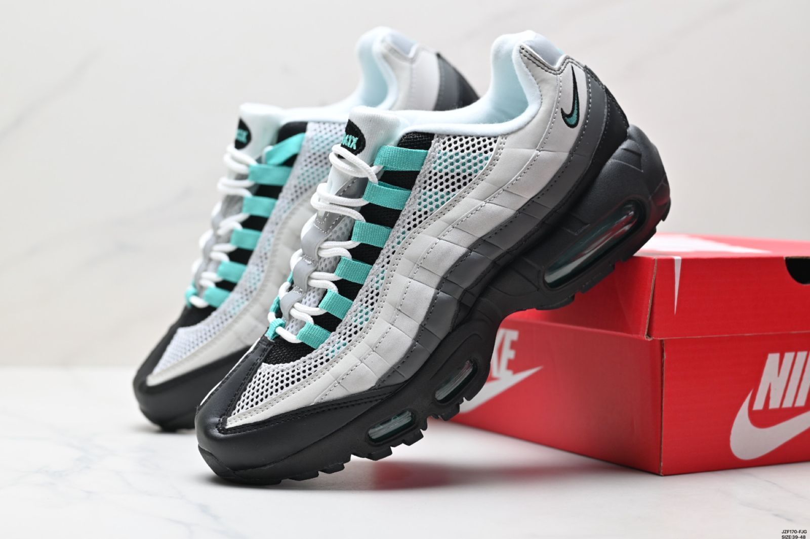 【今日特価】NIKE AIR MAX 95 TT 送料無料 在庫限定セール価格! エアクッション搭載 復古ランニングシューズ マルチユース 【今日特価】NIKE AIR MAX 95 TT 送料無料 在庫限定セール価格! エアクッション搭載 復古ランニングシューズ マルチユース