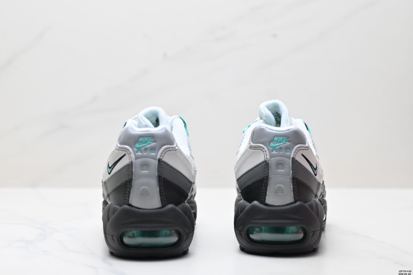 【今日特価】NIKE AIR MAX 95 TT 送料無料 在庫限定セール価格! エアクッション搭載 復古ランニングシューズ マルチユース 【今日特価】NIKE AIR MAX 95 TT 送料無料 在庫限定セール価格! エアクッション搭載 復古ランニングシューズ マルチユース
