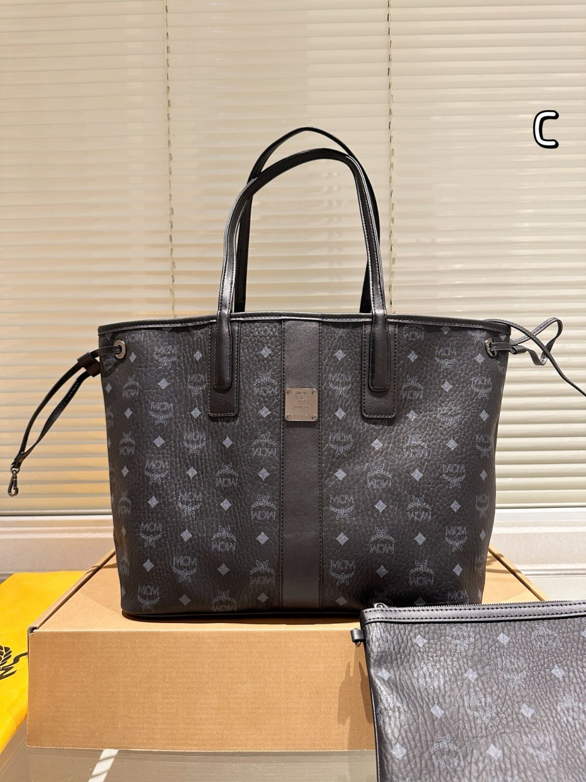 【今日特価】Mcm ショッピングバッグ 2 ピースセット 【今日特価】Mcm ショッピングバッグ 2 ピースセット
