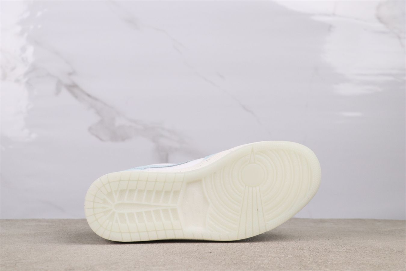 【今日特価】Air Jordan(エア ジョーダン) AJ1 HJ5999 - 400 イースター ウォーターグリーン 【今日特価】Air Jordan(エア ジョーダン) AJ1 HJ5999 - 400 イースター ウォーターグリーン