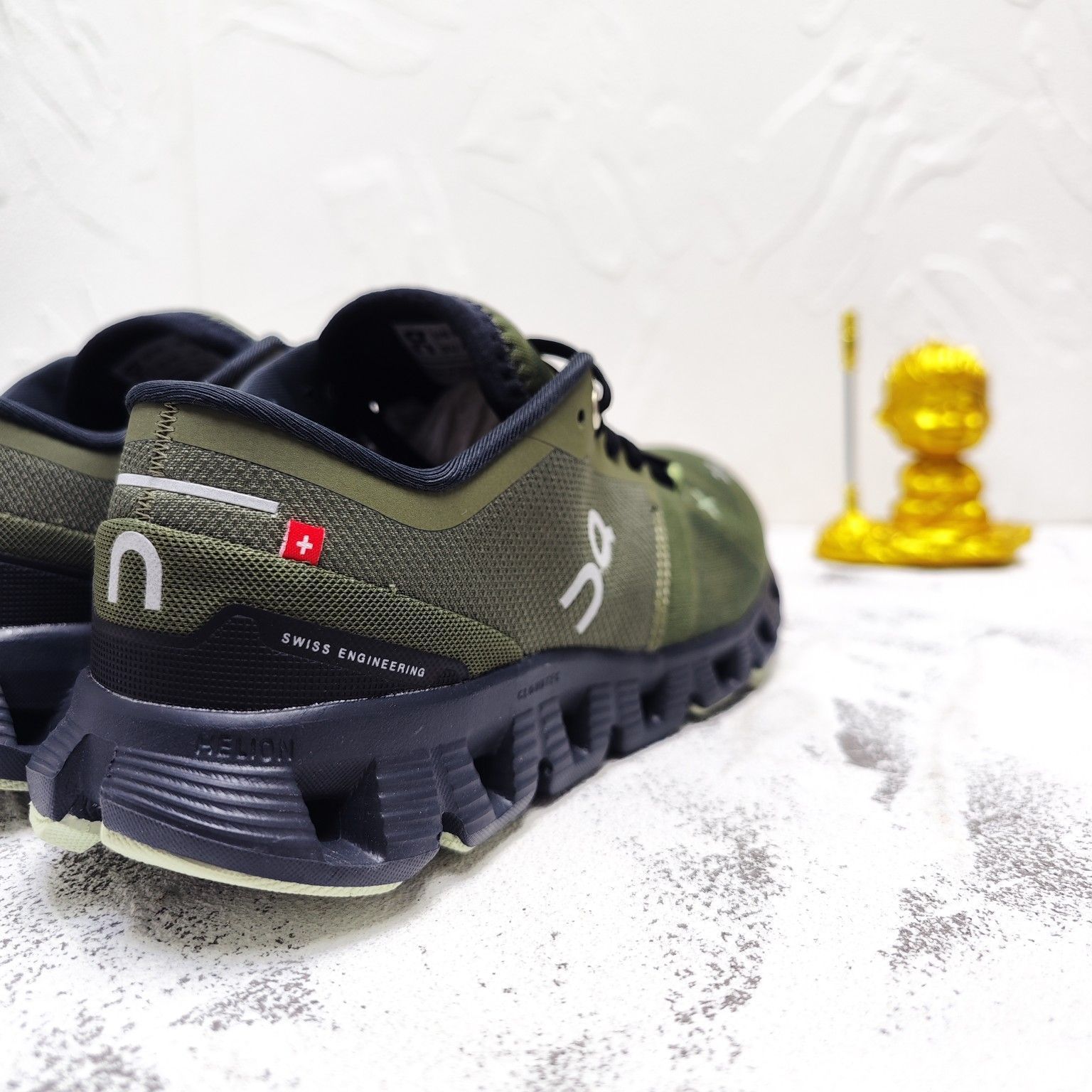 On Cloud X3 Sneakers オン クラウドX3 ジョギング スポーツ トレーニング ランニングシューズ メンズ レディース スニーカー タウンユース 新品 未使用 ミリタリーグリーン