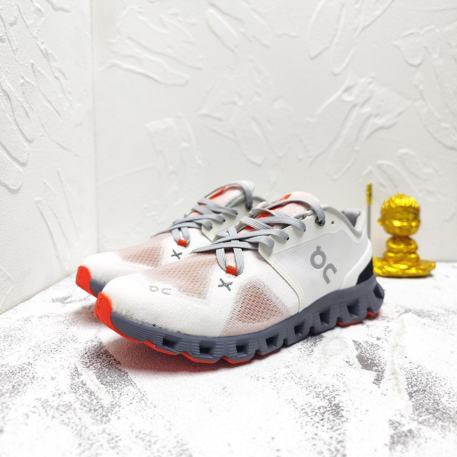 On Cloud X3 Sneakers オン クラウドX3 ジョギング スポーツ トレーニング ランニングシューズ メンズ レディース スニーカー タウンユース 新品 未使用　ホワイト　レッド　2色