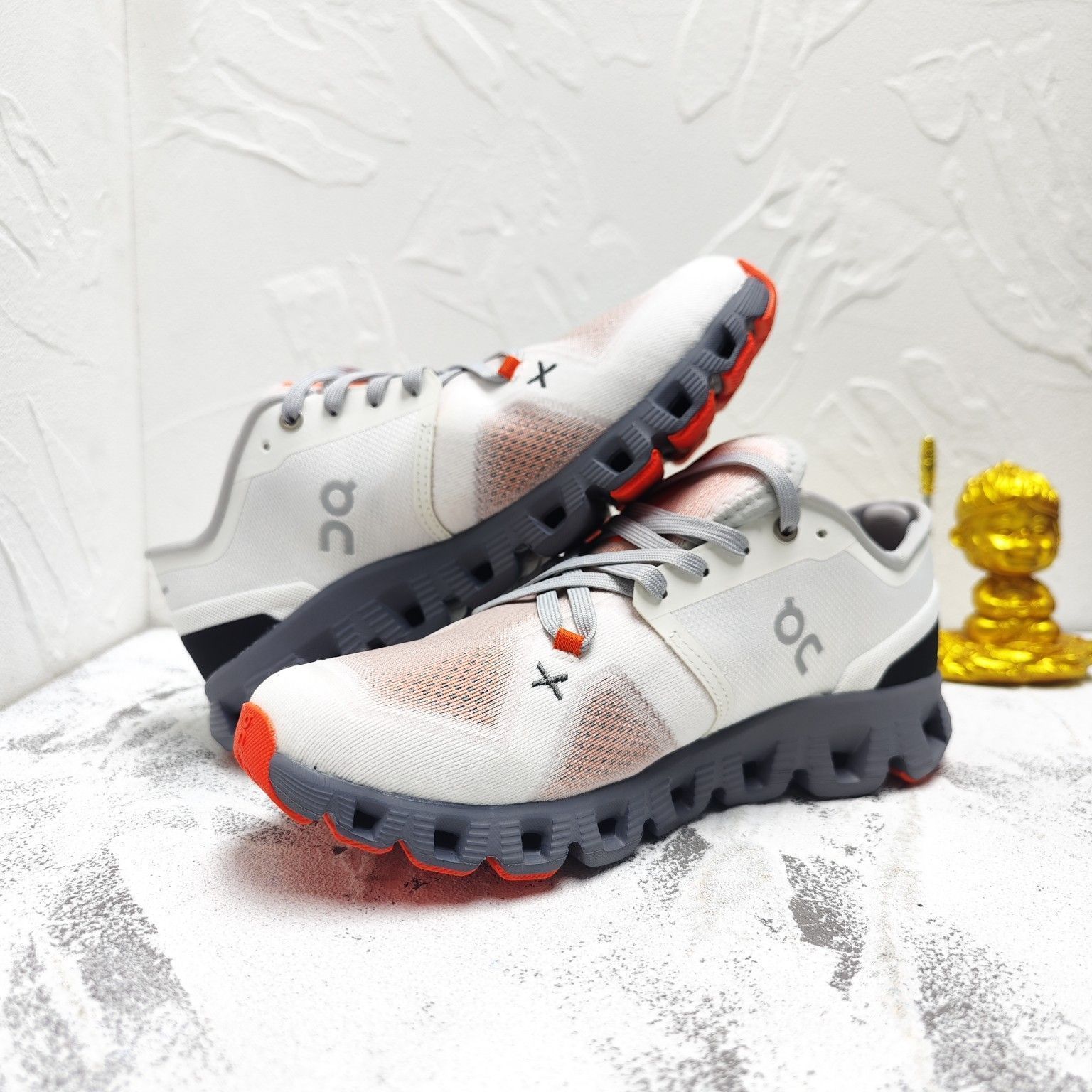 On Cloud X3 Sneakers オン クラウドX3 ジョギング スポーツ トレーニング ランニングシューズ メンズ レディース スニーカー タウンユース 新品 未使用　ホワイト　レッド　2色