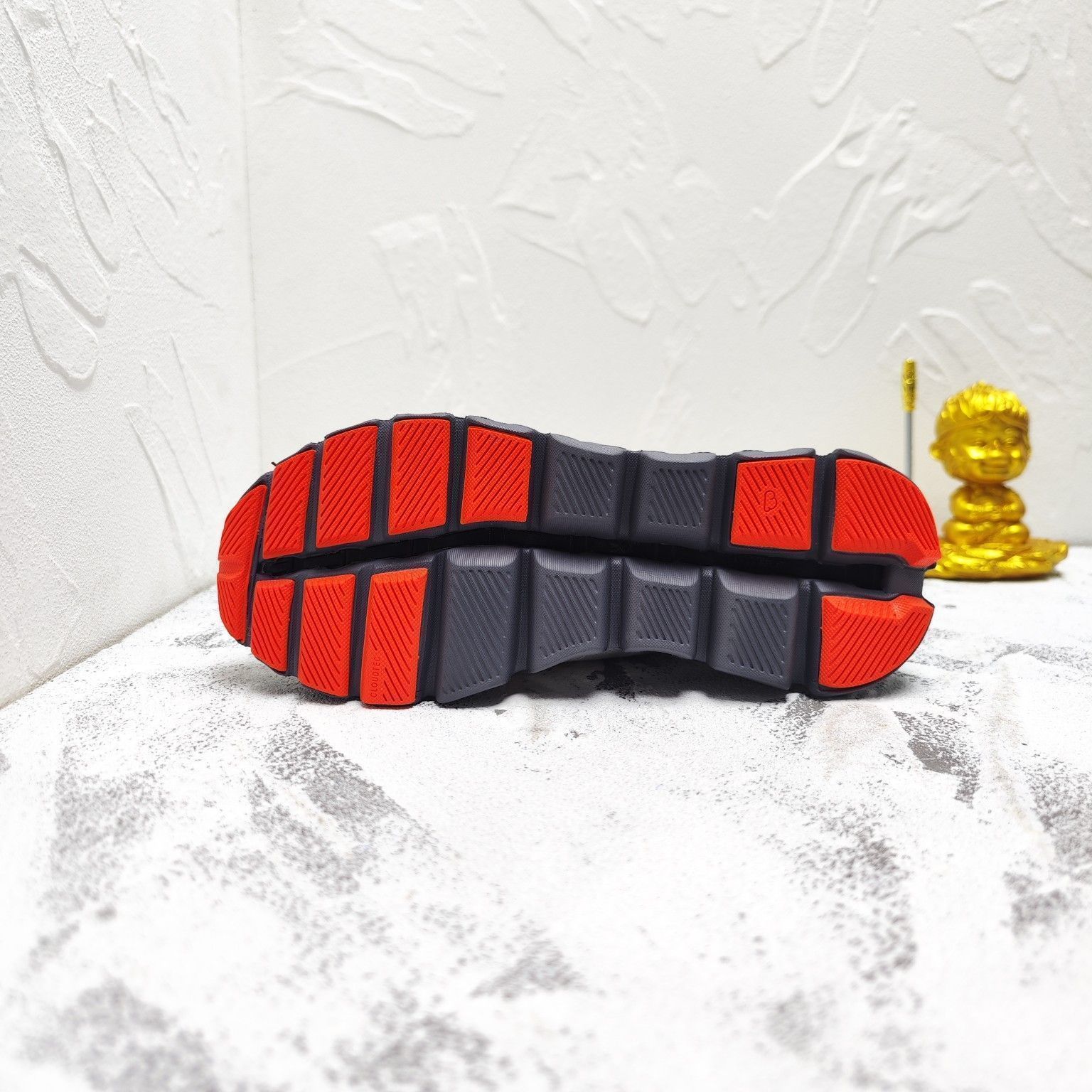 On Cloud X3 Sneakers オン クラウドX3 ジョギング スポーツ トレーニング ランニングシューズ メンズ レディース スニーカー タウンユース 新品 未使用　ホワイト　レッド　2色
