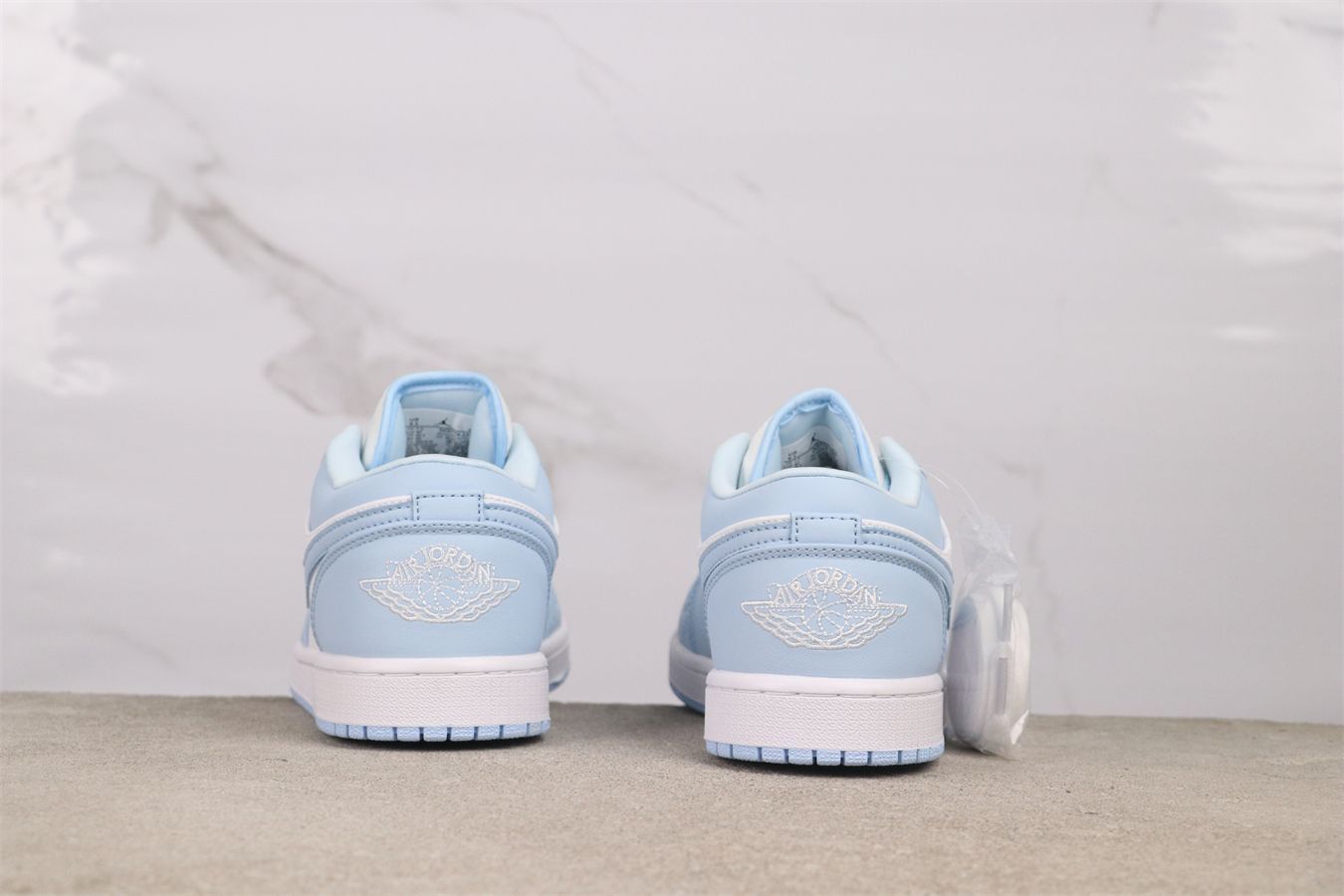 【今日特価】Jordan エアジョーダン aj1 AJ1 DC0774-141 水色 【今日特価】Jordan エアジョーダン aj1 AJ1 DC0774-141 水色