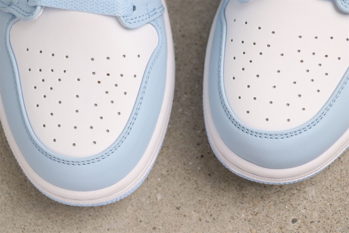 【今日特価】Jordan エアジョーダン aj1 AJ1 DC0774-141 水色 【今日特価】Jordan エアジョーダン aj1 AJ1 DC0774-141 水色