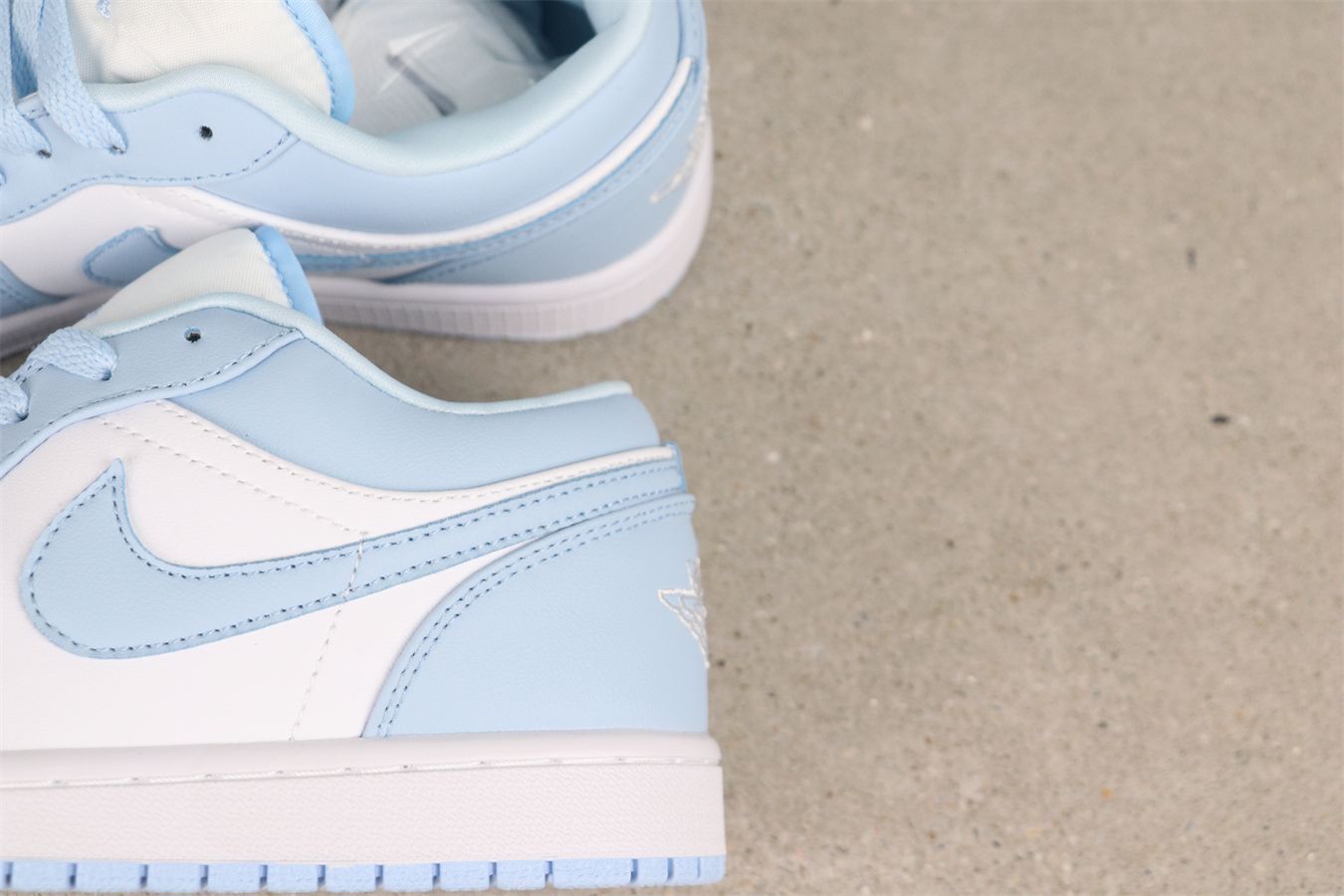 【今日特価】Jordan エアジョーダン aj1 AJ1 DC0774-141 水色 【今日特価】Jordan エアジョーダン aj1 AJ1 DC0774-141 水色