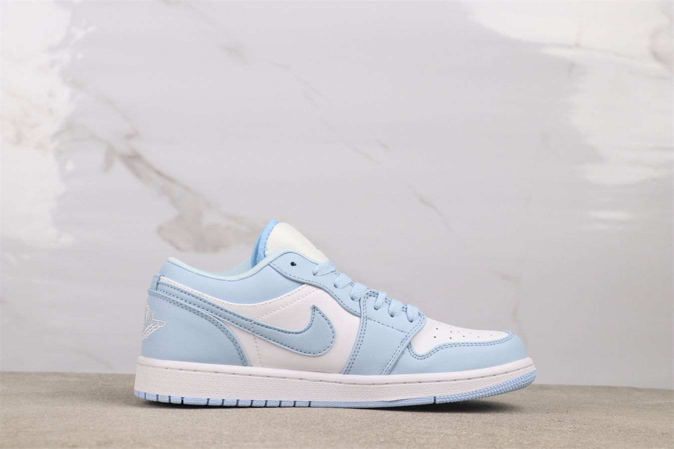 【今日特価】Jordan エアジョーダン aj1 AJ1 DC0774-141 水色 【今日特価】Jordan エアジョーダン aj1 AJ1 DC0774-141 水色