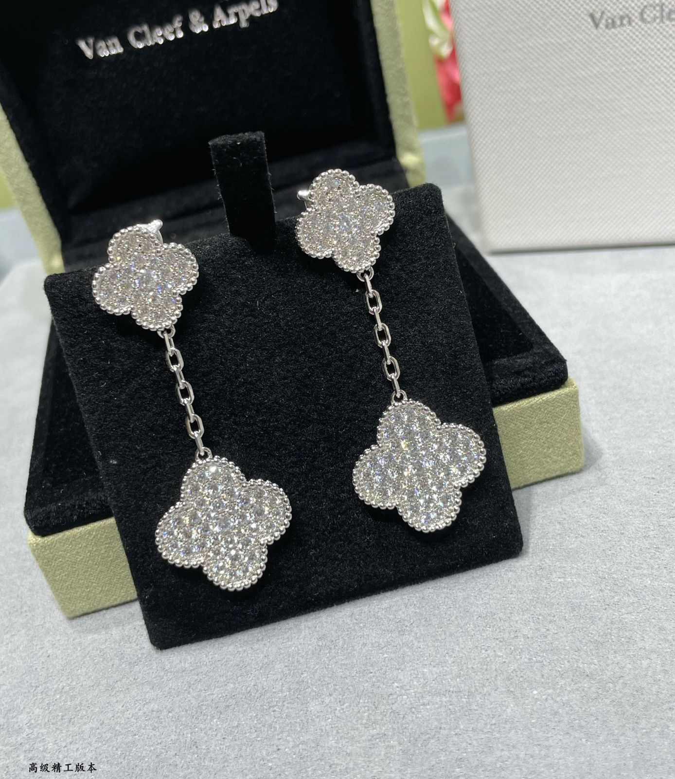 [Van Cleef & Arpels] アルハンブラ フルダイヤモンド ダブルフラワー イヤークリップ - 限定モデル | ヴァン クリーフ & アーペル レディースジュエリー｜本日限定特価｜新品未使用