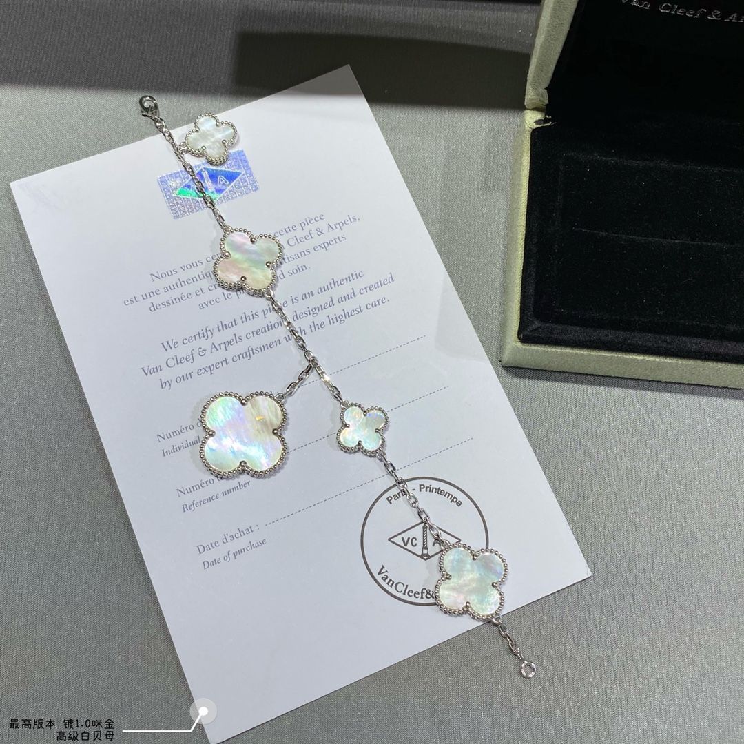 [Van Cleef & Arpels] アルハンブラ マザーオブパール 5連ブレスレット - 限定モデル | ヴァン クリーフ & アーペル レディースジュエリー｜本日限定特価｜新品未使用