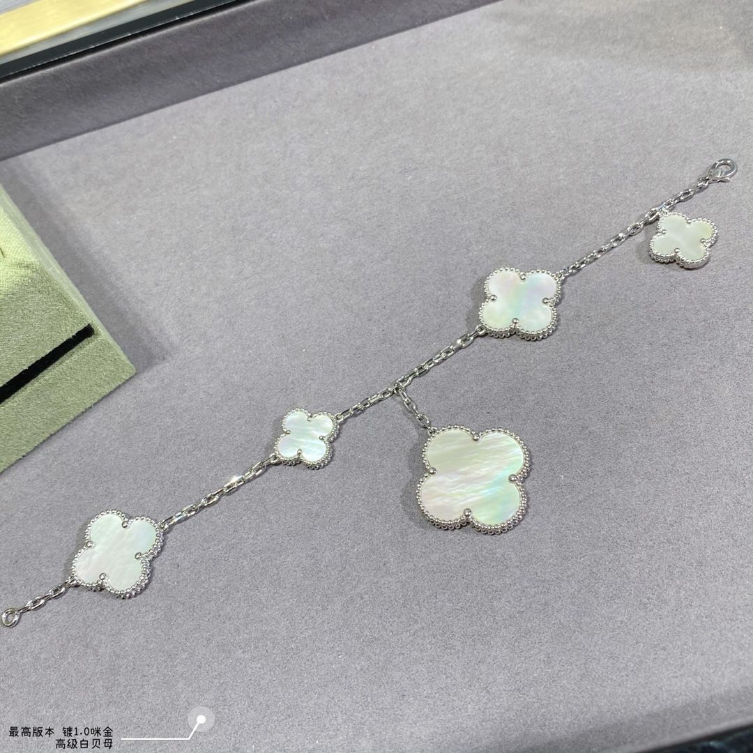 [Van Cleef & Arpels] アルハンブラ マザーオブパール 5連ブレスレット - 限定モデル | ヴァン クリーフ & アーペル レディースジュエリー｜本日限定特価｜新品未使用