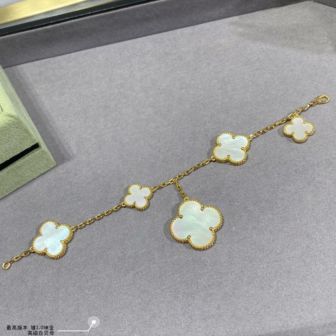 [Van Cleef & Arpels] アルハンブラ マザーオブパール 5連ブレスレット - 限定モデル | ヴァン クリーフ & アーペル レディースジュエリー｜本日限定特価｜新品未使用