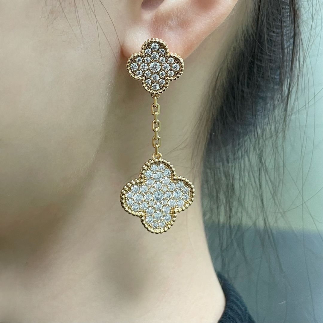 [Van Cleef & Arpels] アルハンブラ フルダイヤモンド ダブルフラワー イヤークリップ - 限定モデル | ヴァン クリーフ & アーペル レディースジュエリー｜本日限定特価｜新品未使用