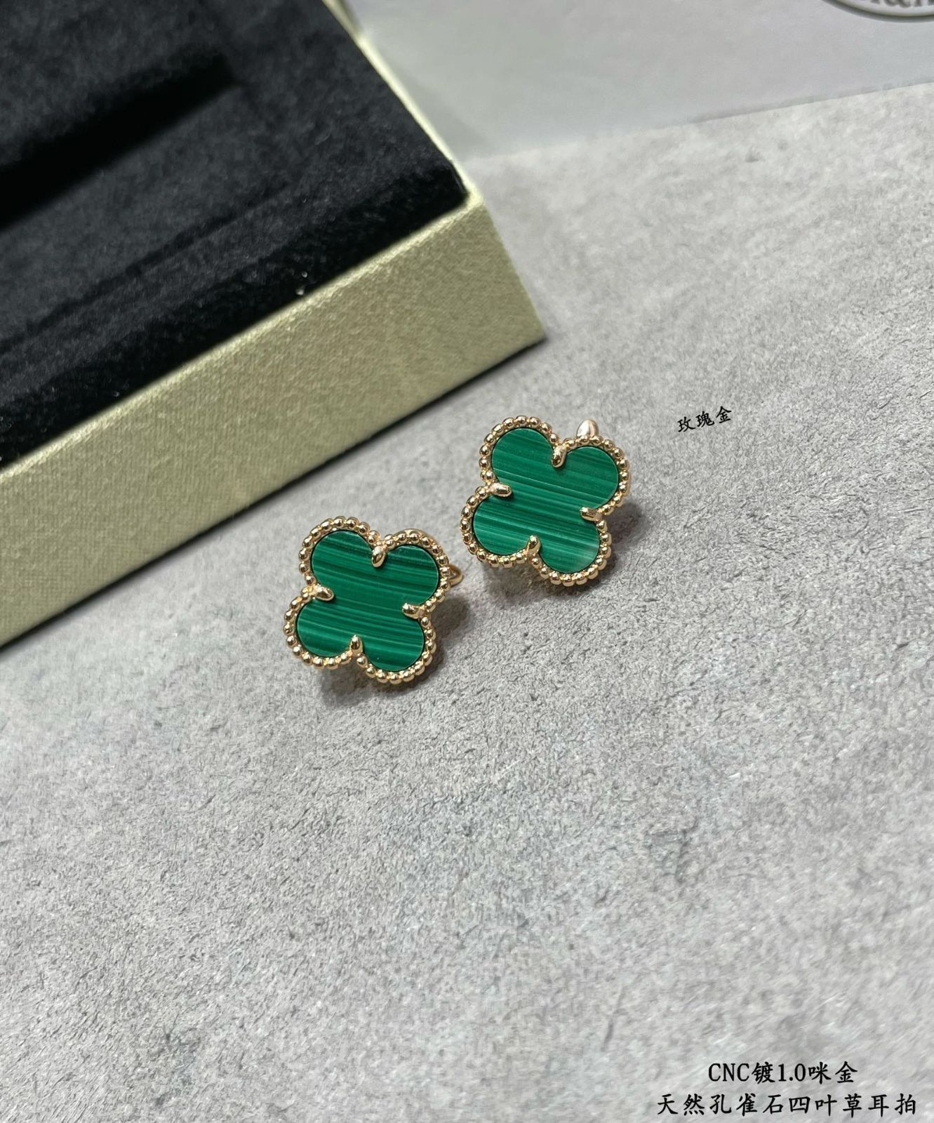 [Van Cleef & Arpels] アルハンブラ マラカイト イヤークリップ - 限定モデル | ヴァン クリーフ & アーペル レディースジュエリー｜本日限定特価｜新品未使用
