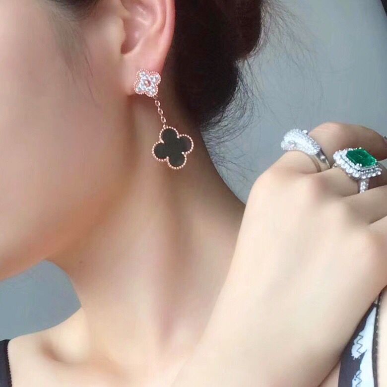 [Van Cleef & Arpels] アルハンブラ イヤークリップ - 最新デザイン | ヴァン クリーフ & アーペル レディースジュエリー｜本日限定特価｜新品未使用