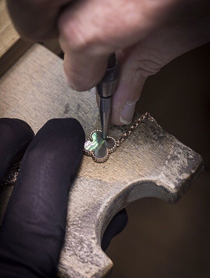 [Van Cleef & Arpels] アルハンブラ イヤークリップ - 最新デザイン | ヴァン クリーフ & アーペル レディースジュエリー｜本日限定特価｜新品未使用