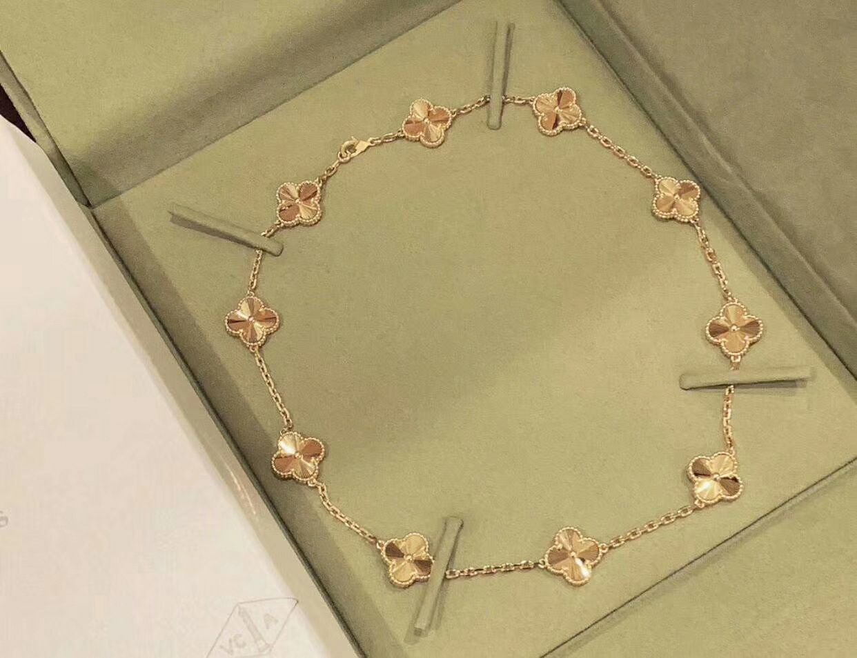 [Van Cleef & Arpels] 50周年記念 10連フラワー ネックレス - アルハンブラデザイン | ヴァン クリーフ & アーペル レディースジュエリー｜本日限定特価｜新品未使用