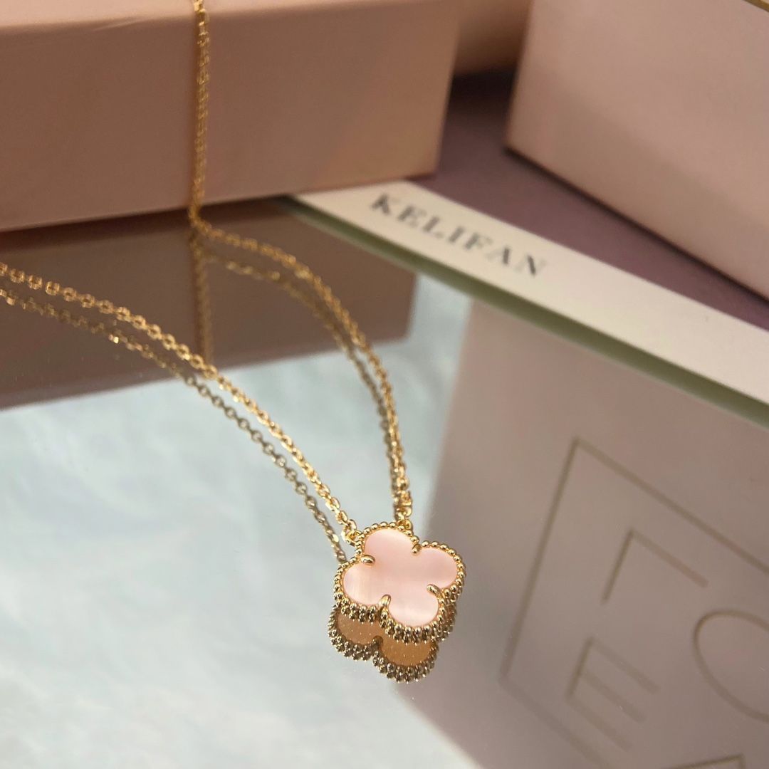 マジック アルハンブラ ペンダント、ピンク マザーオブパール、ヴァン クリーフ&アーペル Van Cleef & Arpels VCARN32200｜本日限定特価｜新品未使用