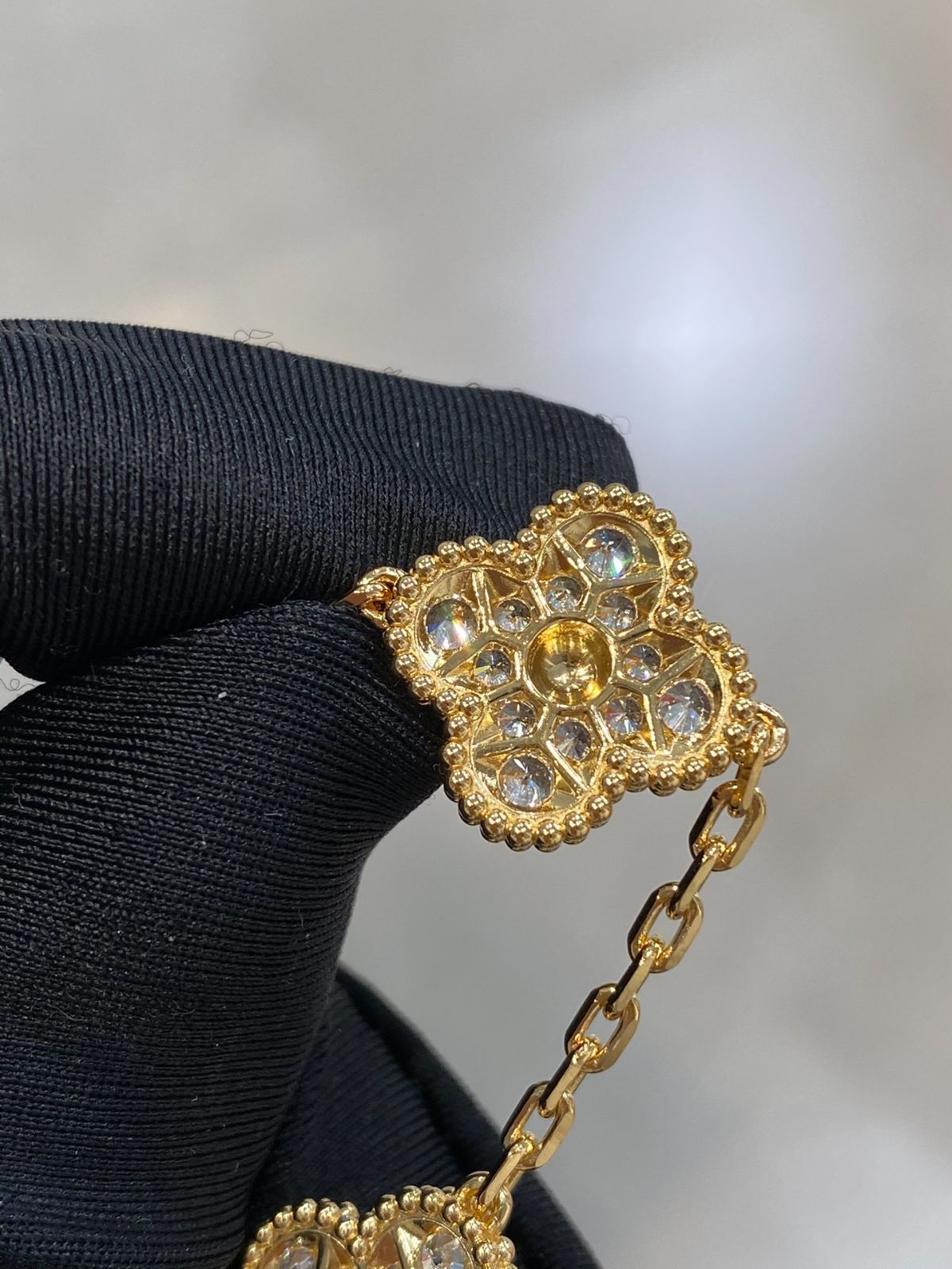 ヴァン クリーフ&アーペル ヴィンテージ アルハンブラ ブレスレット、5モチーフ 、Van Cleef & Arpels VCARA41400|本日限定特価|新品未使用 ヴァン クリーフ&アーペル ヴィンテージ アルハンブラ ブレスレット、5モチーフ 、Van Cleef & Arpels VCARA41400|本日限定特価|新品未使用