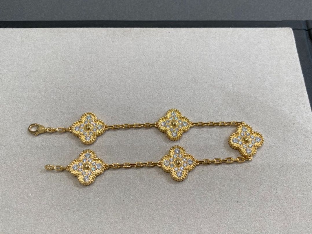 ヴァン クリーフ&アーペル ヴィンテージ アルハンブラ ブレスレット、5モチーフ 、Van Cleef & Arpels VCARA41400|本日限定特価|新品未使用 ヴァン クリーフ&アーペル ヴィンテージ アルハンブラ ブレスレット、5モチーフ 、Van Cleef & Arpels VCARA41400|本日限定特価|新品未使用