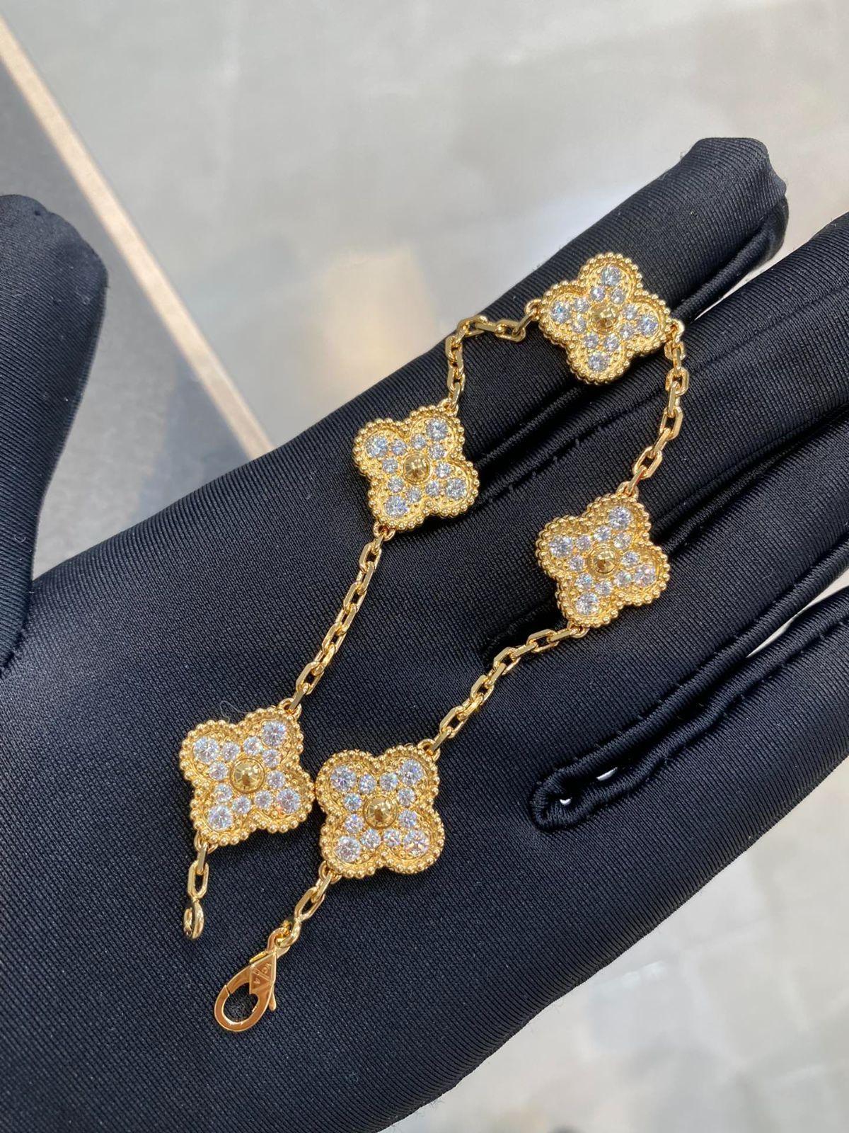 ヴァン クリーフ&アーペル ヴィンテージ アルハンブラ ブレスレット、5モチーフ 、Van Cleef & Arpels VCARA41400|本日限定特価|新品未使用 ヴァン クリーフ&アーペル ヴィンテージ アルハンブラ ブレスレット、5モチーフ 、Van Cleef & Arpels VCARA41400|本日限定特価|新品未使用
