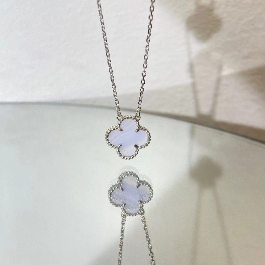 新作Van Cleef & Arpels ペンダント、カルセドニー VCARD34900|本日限定特価|新品未使用 新作Van Cleef & Arpels ペンダント、カルセドニー VCARD34900|本日限定特価|新品未使用
