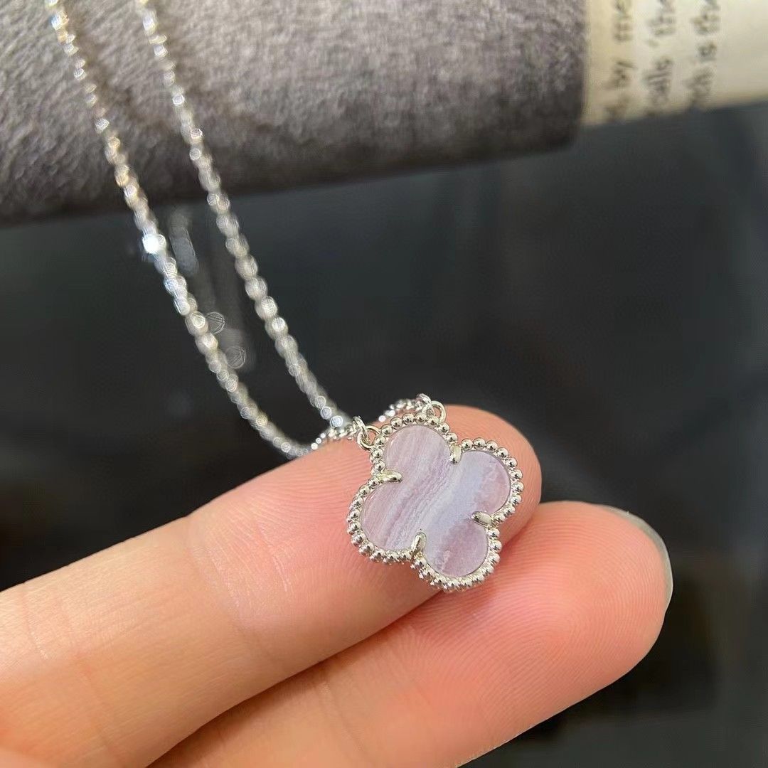 新作Van Cleef & Arpels ペンダント、カルセドニー VCARD34900|本日限定特価|新品未使用 新作Van Cleef & Arpels ペンダント、カルセドニー VCARD34900|本日限定特価|新品未使用