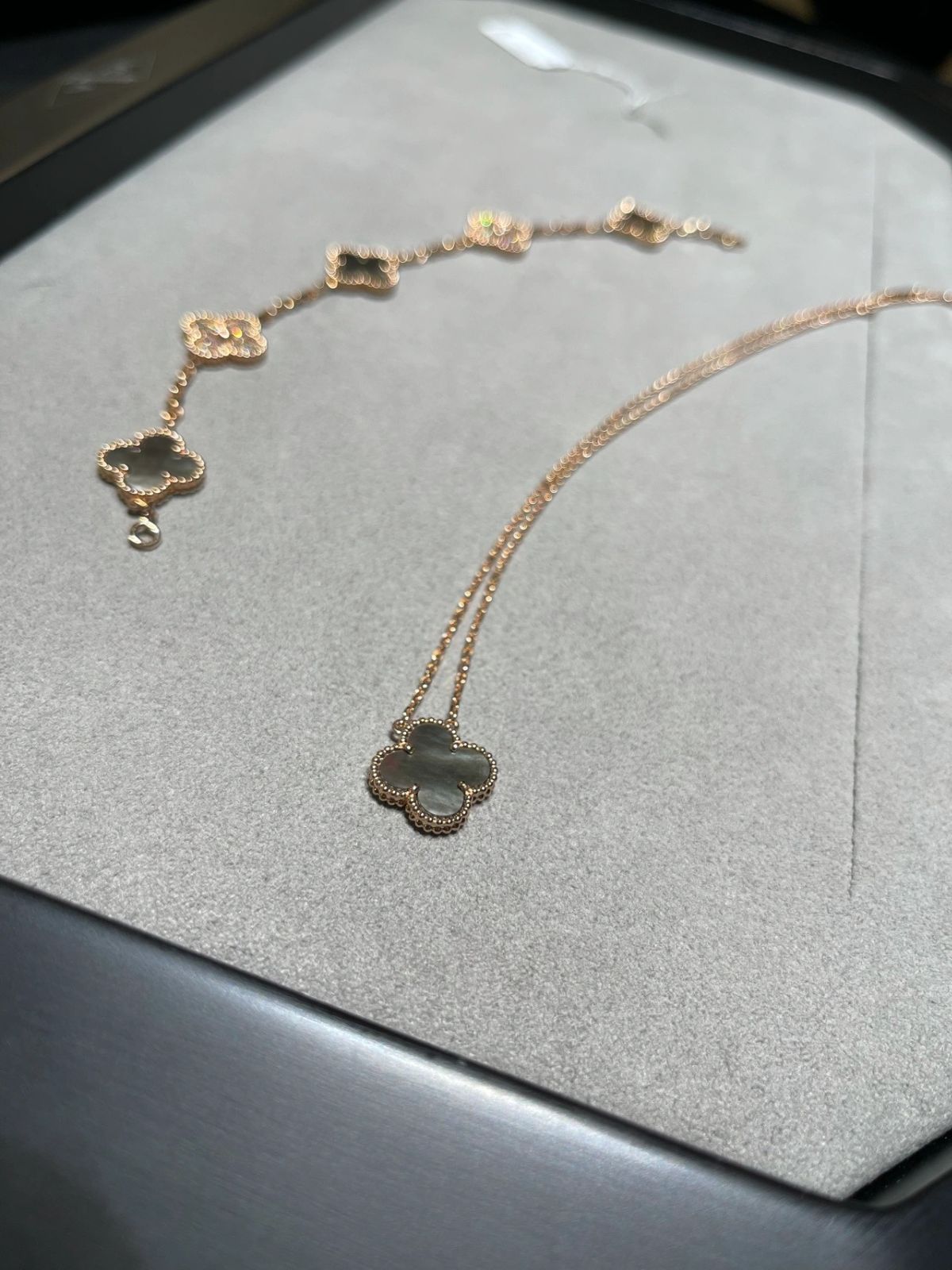 マジック アルハンブラ ロングネックレス、1モチーフ ヴァン クリーフ&アーペル Van Cleef & Arpels VCARO49L00|本日限定特価|新品未使用 マジック アルハンブラ ロングネックレス、1モチーフ ヴァン クリーフ&アーペル Van Cleef & Arpels VCARO49L00|本日限定特価|新品未使用