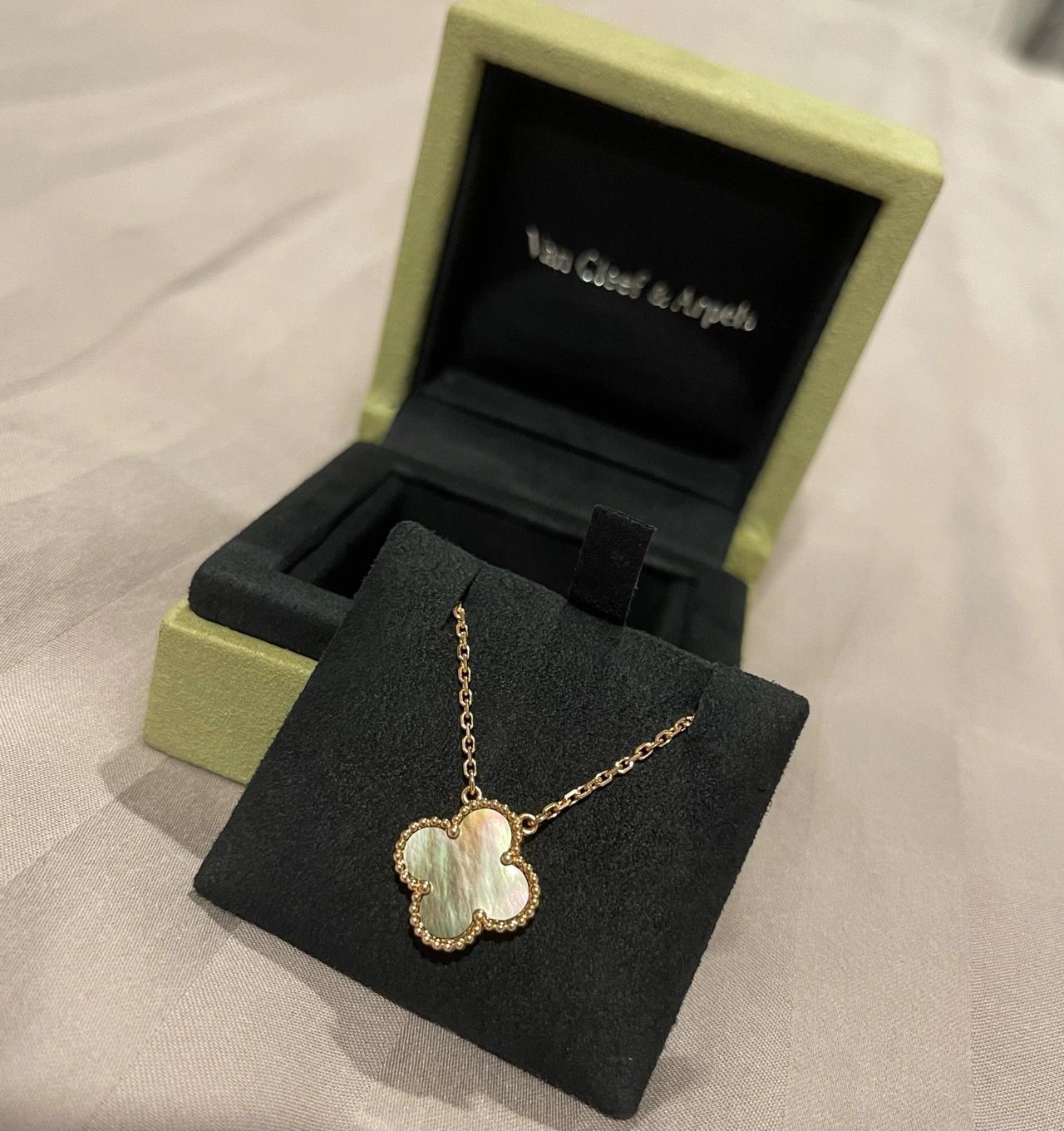 マジック アルハンブラ ロングネックレス、1モチーフ ヴァン クリーフ&アーペル Van Cleef & Arpels VCARO49L00|本日限定特価|新品未使用 マジック アルハンブラ ロングネックレス、1モチーフ ヴァン クリーフ&アーペル Van Cleef & Arpels VCARO49L00|本日限定特価|新品未使用
