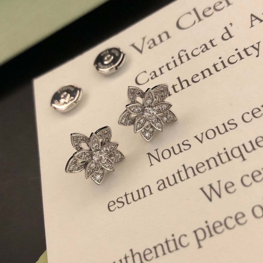 ?Vca Van Cleef & Arpels ロータス中空イヤリング、ミニスタイル、 フル ダイヤモンド ロータス シングルフラワー イヤリング|本日限定特価|新品未使用 ?Vca Van Cleef & Arpels ロータス中空イヤリング、ミニスタイル、 フル ダイヤモンド ロータス シングルフラワー イヤリング|本日限定特価|新品未使用