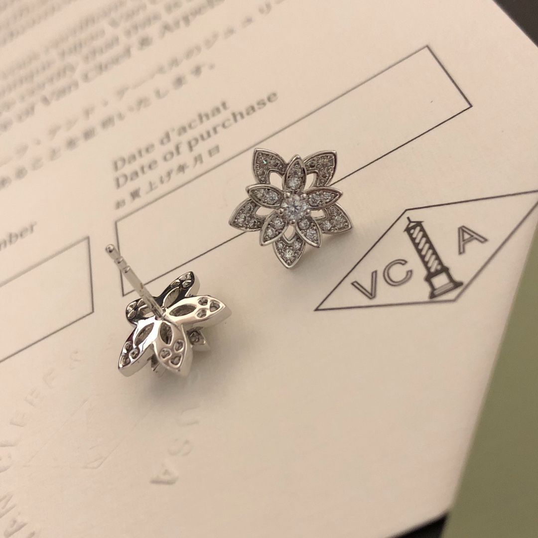 ?Vca Van Cleef & Arpels ロータス中空イヤリング、ミニスタイル、 フル ダイヤモンド ロータス シングルフラワー イヤリング|本日限定特価|新品未使用 ?Vca Van Cleef & Arpels ロータス中空イヤリング、ミニスタイル、 フル ダイヤモンド ロータス シングルフラワー イヤリング|本日限定特価|新品未使用