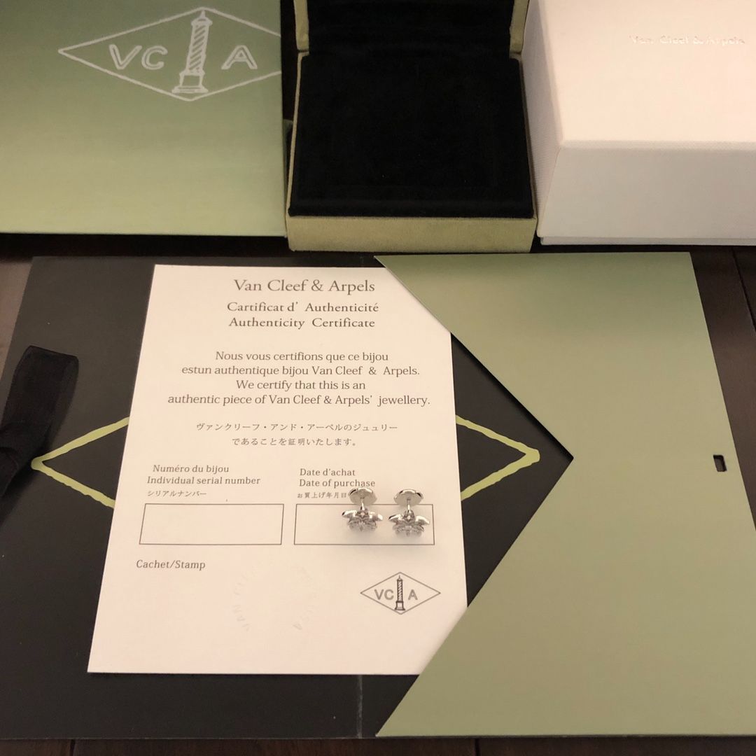 ?Vca Van Cleef & Arpels ロータス中空イヤリング、ミニスタイル、 フル ダイヤモンド ロータス シングルフラワー イヤリング|本日限定特価|新品未使用 ?Vca Van Cleef & Arpels ロータス中空イヤリング、ミニスタイル、 フル ダイヤモンド ロータス シングルフラワー イヤリング|本日限定特価|新品未使用