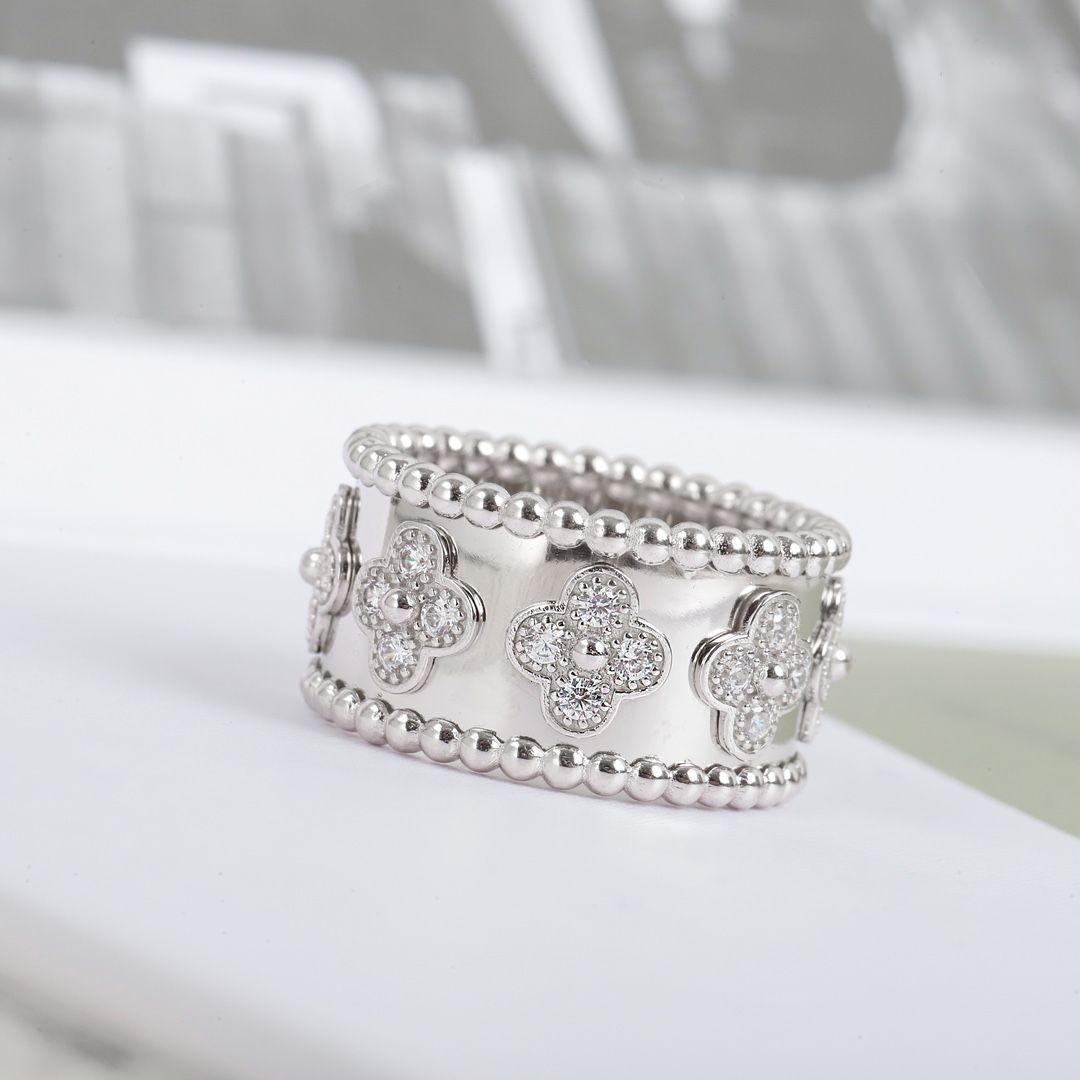 Van Cleef & Arpels ヴァン クリーフ＆アーペル 万華鏡リング ペルレ 四つ葉模様リング｜本日限定特価｜新品未使用