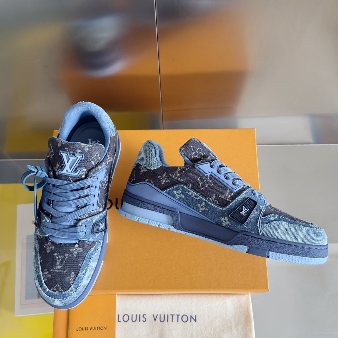 Louis Vuitton trainer レトロブルーのロートップファッショナブルなカジュアルシューズ｜本日限定特価｜新品未使用