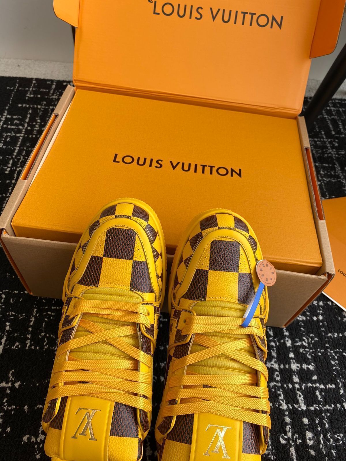 Louis Vuitton trainer カップルスタイルのロートップカジュアルシューズ｜本日限定特価｜新品未使用