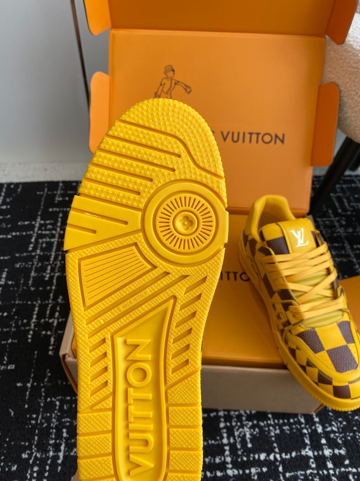 Louis Vuitton trainer カップルスタイルのロートップカジュアルシューズ｜本日限定特価｜新品未使用
