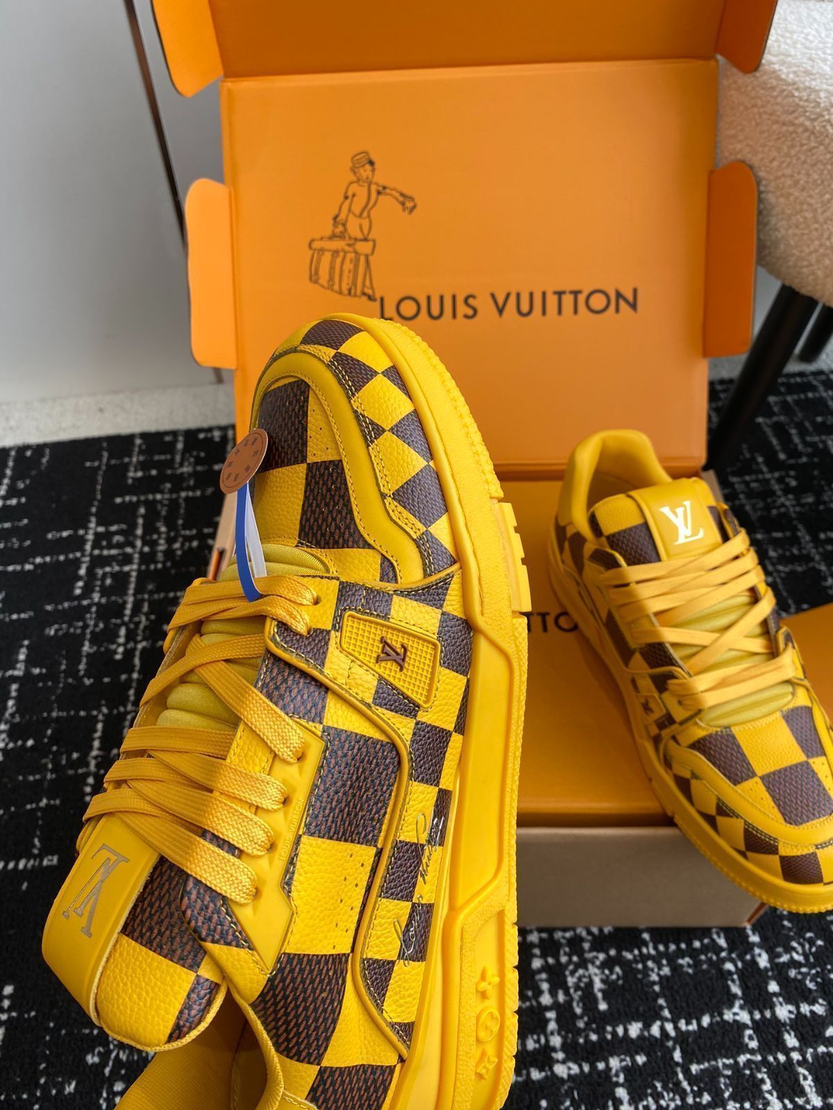 Louis Vuitton trainer カップルスタイルのロートップカジュアルシューズ｜本日限定特価｜新品未使用