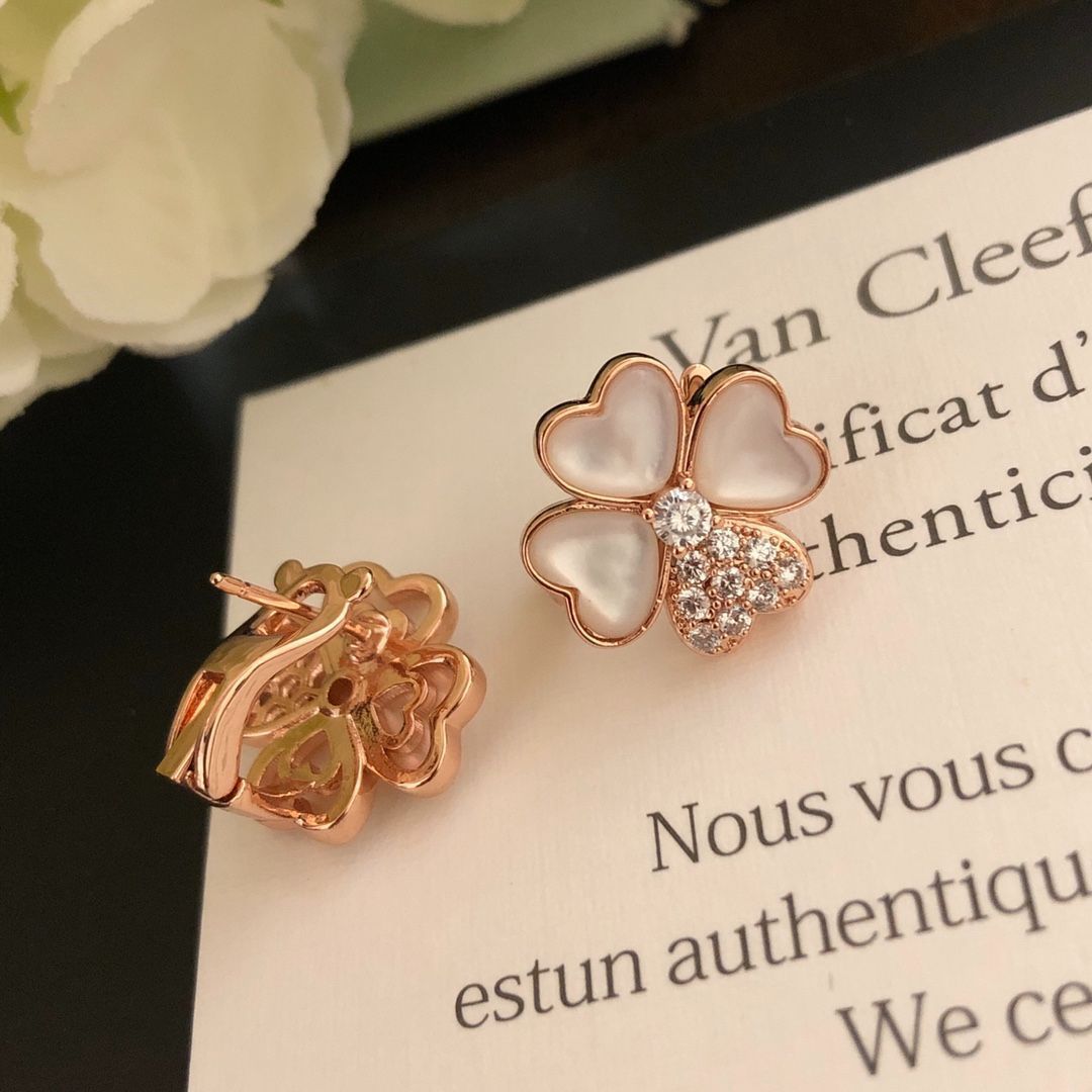 Van Cleef & Arpels VCA ヴァンクリーフアンドアーペル シングルフラワー イヤリング ? 18K ゴールド ホワイト マザーオブパール 四つ葉のクローバー ネックレス|本日限定特価|新品未使用 Van Cleef & Arpels VCA ヴァンクリーフアンドアーペル シングルフラワー イヤリング ? 18K ゴールド ホワイト マザーオブパール 四つ葉のクローバー ネックレス|本日限定特価|新品未使用