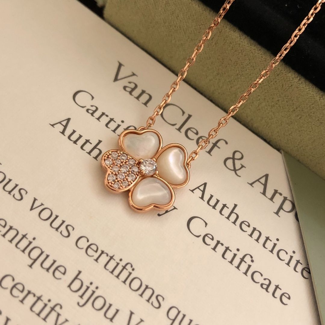 Van Cleef & Arpels VCA ヴァンクリーフアンドアーペル シングルフラワー イヤリング ? 18K ゴールド ホワイト マザーオブパール 四つ葉のクローバー ネックレス|本日限定特価|新品未使用 Van Cleef & Arpels VCA ヴァンクリーフアンドアーペル シングルフラワー イヤリング ? 18K ゴールド ホワイト マザーオブパール 四つ葉のクローバー ネックレス|本日限定特価|新品未使用