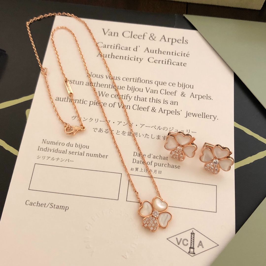Van Cleef & Arpels VCA ヴァンクリーフアンドアーペル シングルフラワー イヤリング ? 18K ゴールド ホワイト マザーオブパール 四つ葉のクローバー ネックレス|本日限定特価|新品未使用 Van Cleef & Arpels VCA ヴァンクリーフアンドアーペル シングルフラワー イヤリング ? 18K ゴールド ホワイト マザーオブパール 四つ葉のクローバー ネックレス|本日限定特価|新品未使用