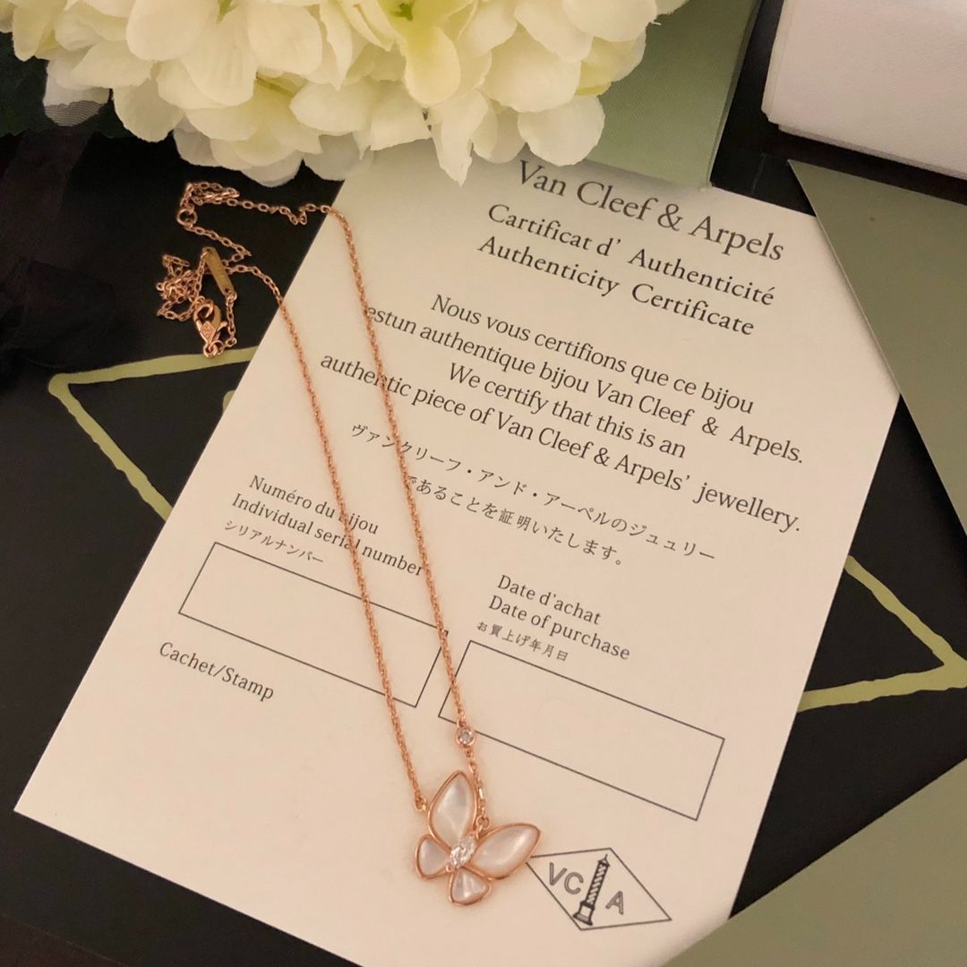 Van Cleef & Arpels Tow Butterfly ナチュラル ホワイト マザーオブパール 四つ葉のクローバー バタフライ ネックレス｜本日限定特価｜新品未使用