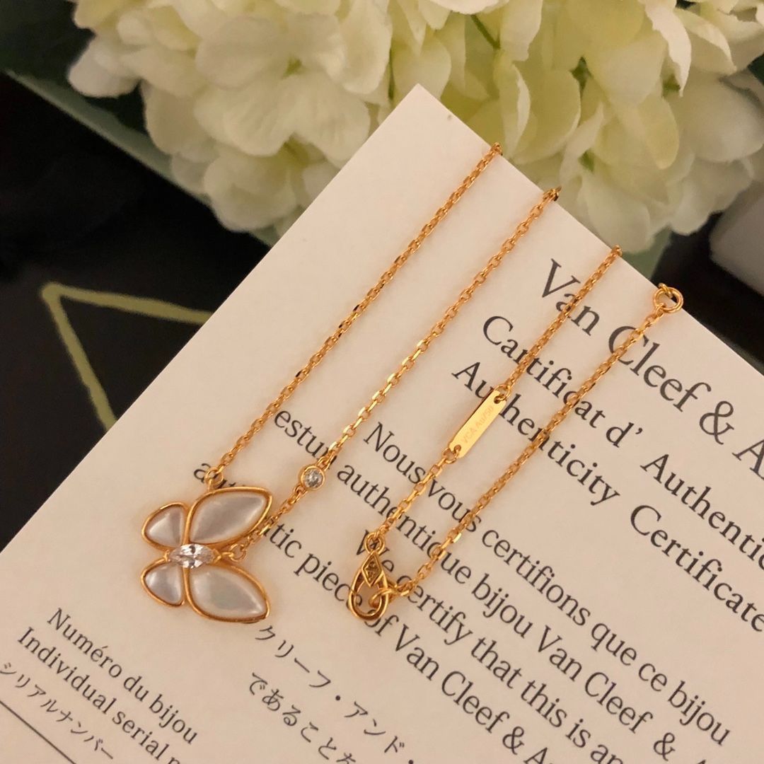 Van Cleef & Arpels Tow Butterfly ナチュラル ホワイト マザーオブパール 四つ葉のクローバー バタフライ ネックレス｜本日限定特価｜新品未使用