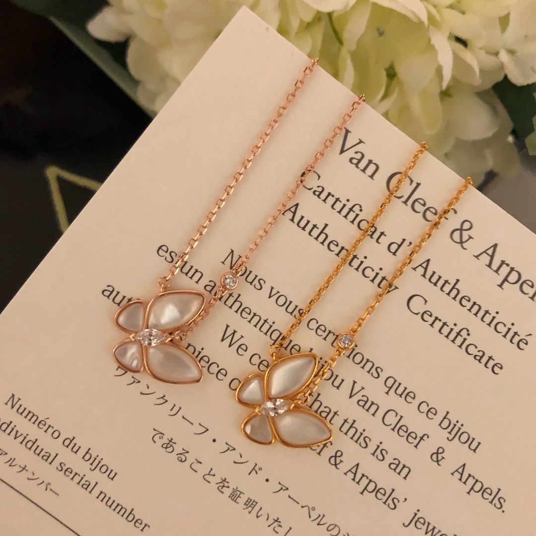 Van Cleef & Arpels Tow Butterfly ナチュラル ホワイト マザーオブパール 四つ葉のクローバー バタフライ ネックレス｜本日限定特価｜新品未使用
