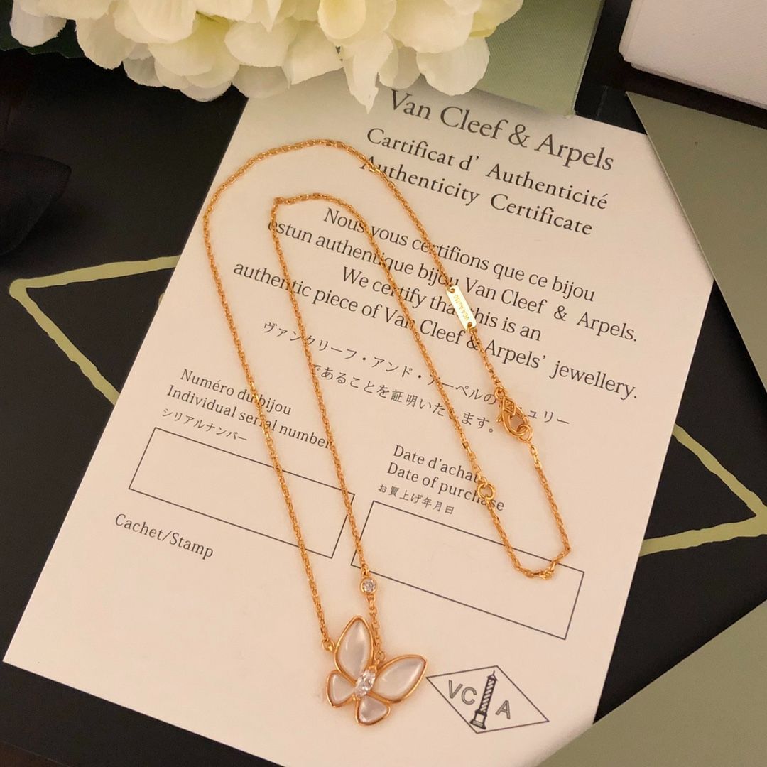 Van Cleef & Arpels Tow Butterfly ナチュラル ホワイト マザーオブパール 四つ葉のクローバー バタフライ ネックレス｜本日限定特価｜新品未使用